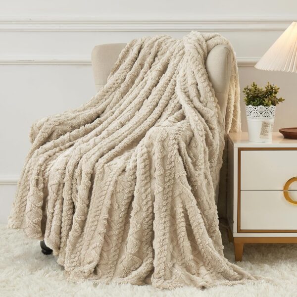 Fleece Throw Blanket - Cozy Soft Lightweight Fuzzy Throw Blanket for Women Portable Throw Blankets for Couch, Warm Present for Birthday, Christmas, Halloween, Housewarming(50"x60", Khaki)
